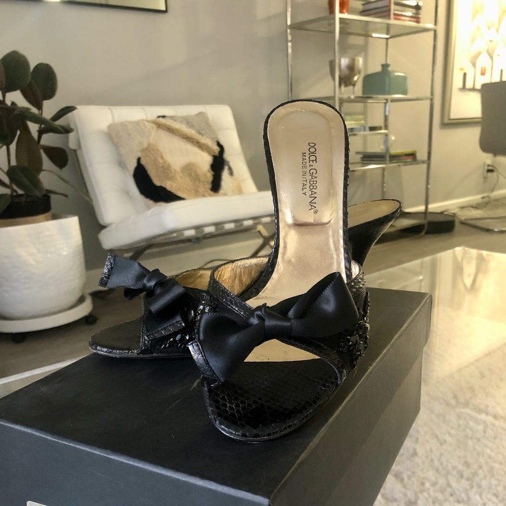 Dolce & Gabbana Stilettos size 38 in black. Will definitely make an ENTRANCE!